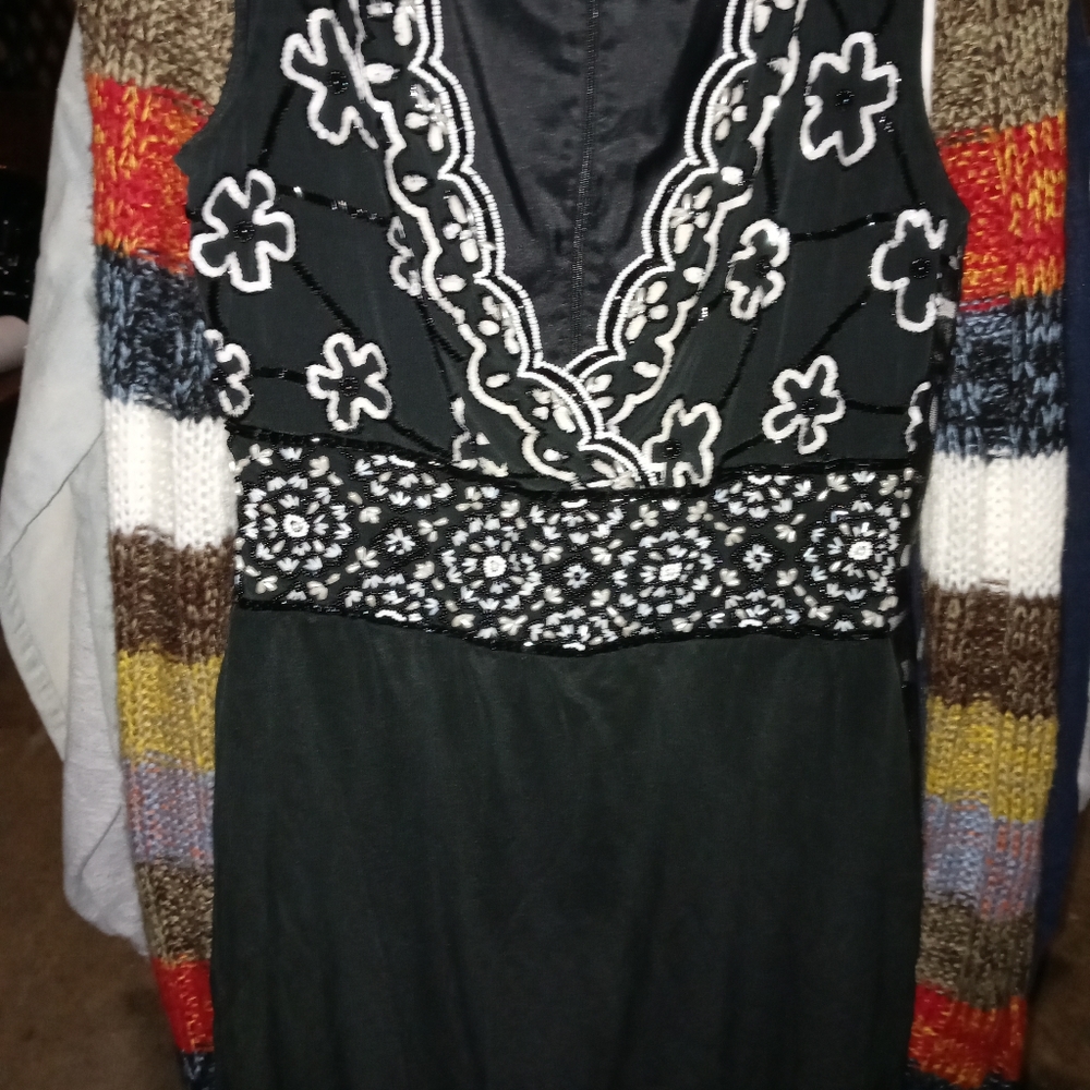 Black and white low cut dress size 6